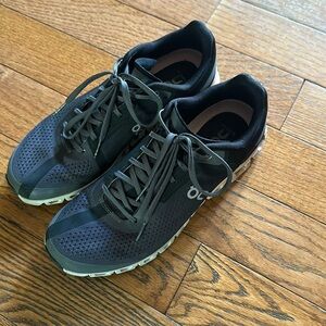 ON cloud womens sneakers size 9.5 black and gray with a pink and white sole